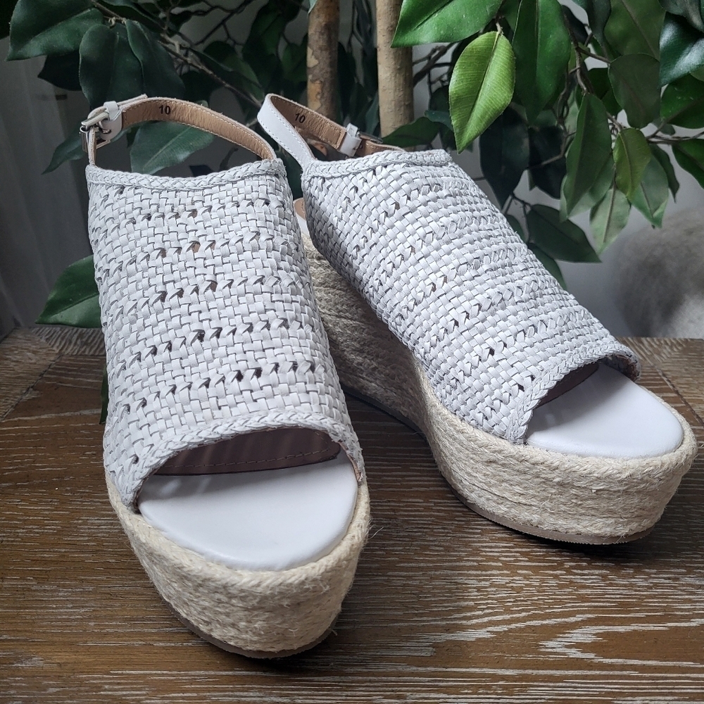 NWT Vintage Foundry Cynthia Leather Women's White Wedge Sandal Platform Size 10